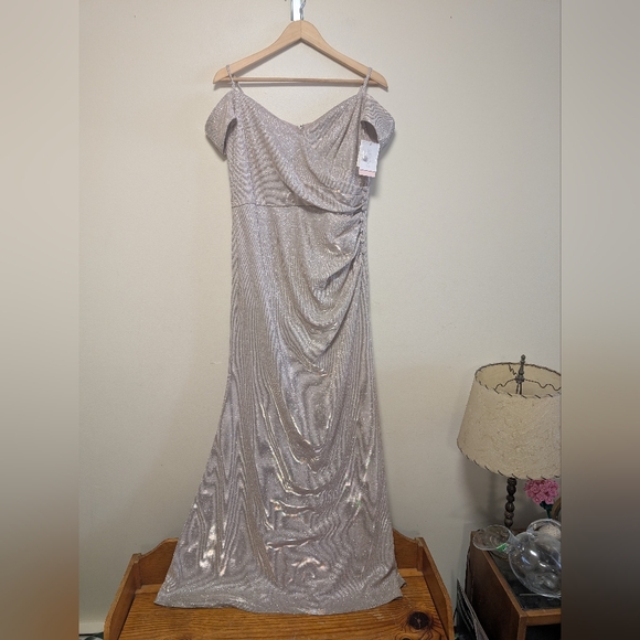 Oleg Cassini Dresses & Skirts - Oleg Cassini Champagne Metallic Off Shoulder Gown Size 12 nwt